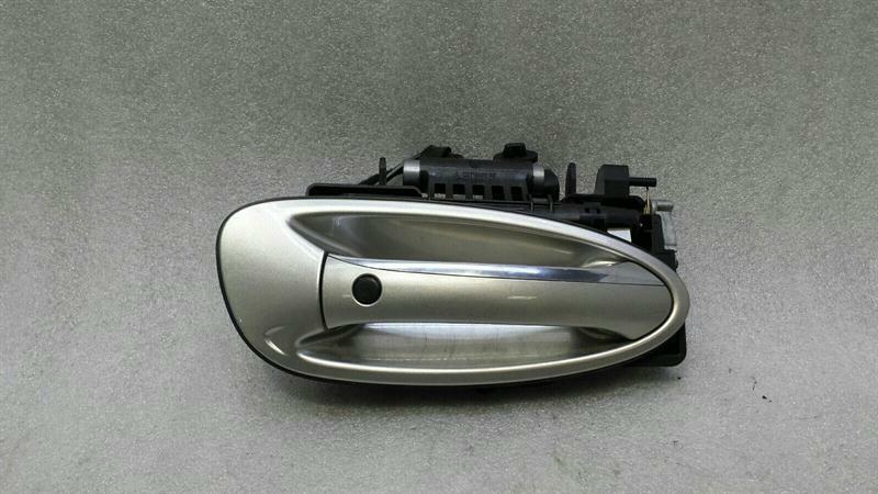 Porsche Panamera Porsche Panamera 970 door handle FRH 97053744601 door handle front right keyless Body type: Saloon
Fuel: Petrol