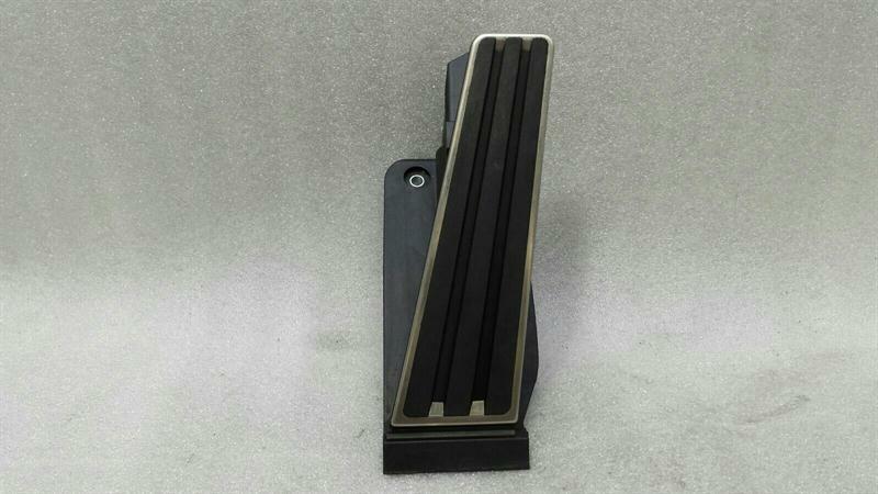 Porsche Panamera Porsche Panamera 970 Gas Pedal (Electrical) 97042302100 Accelerator Pedal Body type: Saloon
Fuel: Petrol