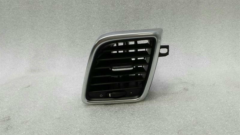 Porsche Panamera Porsche Panamera 970 right air vent 97055213202 ventilation nozzle ventilation grille Body type: Saloon
Fuel: Petrol
