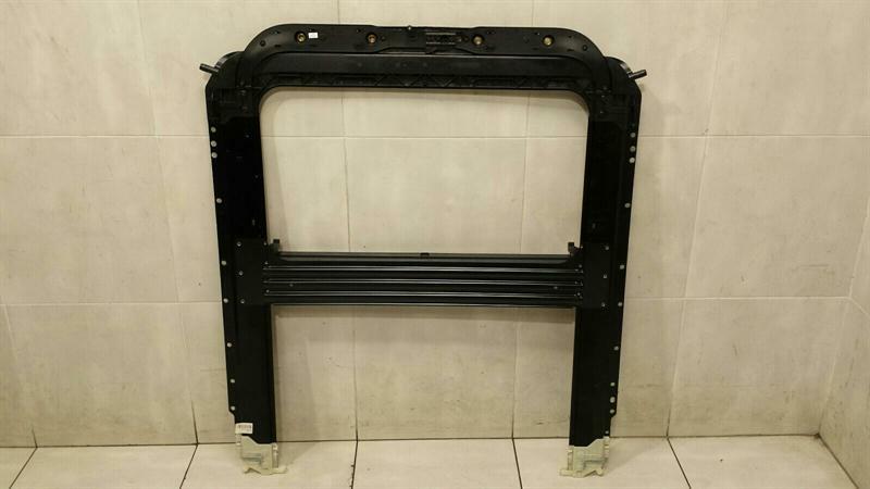 Porsche Panamera Porsche Panamera 970 Sunroof 97056401106 sliding sunroof frame mechanism frame Body type: Saloon
Fuel: Petrol