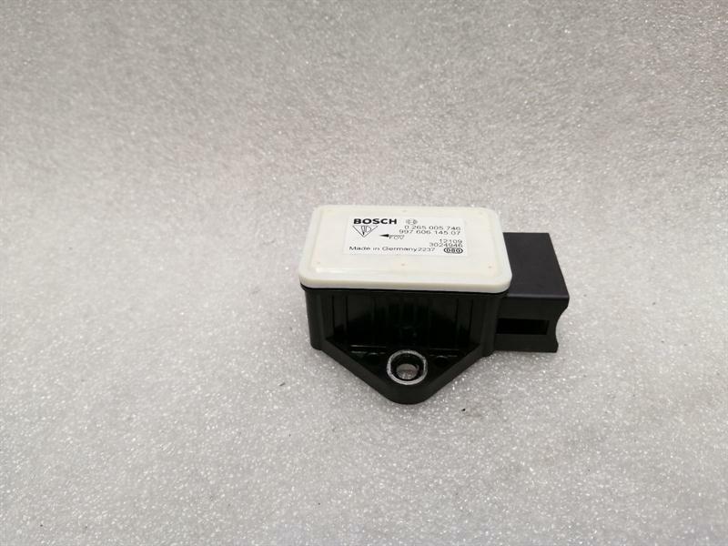Porsche Panamera Porsche Panamera 970 YAW RATE/ESP Sensor 99760614507 Rotation Rate Sensor Body type: Saloon
Fuel: Petrol