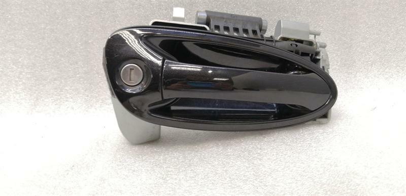 Porsche Panamera Porsche Panamera 970 RHD front right door handle 97053706403 door handle front re Body type: Saloon
Fuel: Petrol