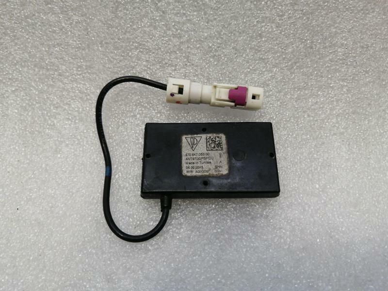 Porsche Panamera Porsche Panamera 970 Aerial / Antenna 97064705300 Antenna Body type: Saloon
Fuel: Petrol