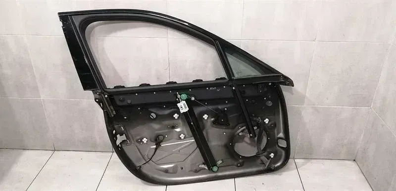 Porsche Panamera Porsche Panamera 970 Right Door Winder 97053720200 Window Regulator Front Right Body type: Saloon
Fuel: Petrol