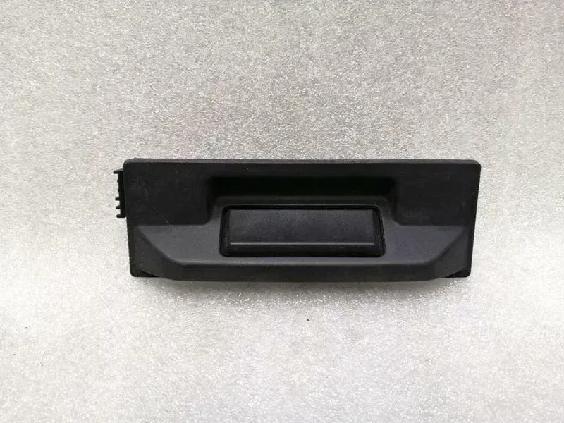 Porsche Panamera Porsche Panamera 970 boot lid opening switch 97061342301 tailgate switch Body type: Saloon
Fuel: Petrol