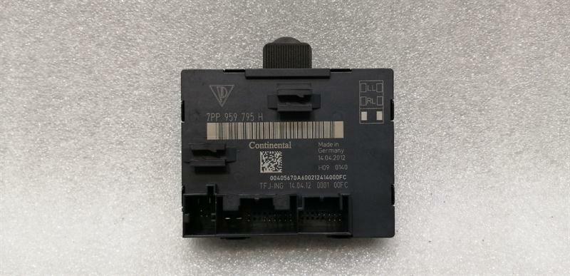 Porsche Panamera Porsche Panamera 970 rear left door module 7pp959795h control unit rear left Body type: Saloon
Fuel: Petrol