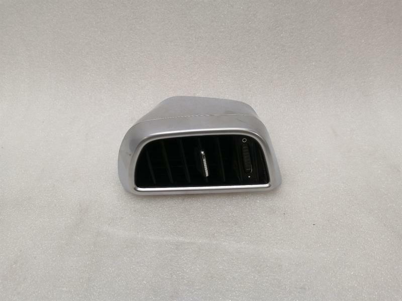 Porsche Cayenne Porsche Cayenne 958 Rear Right Air Vent 7P5819204B Ventilation Nozzle Vent Body type: SUV
Fuel: Petrol
