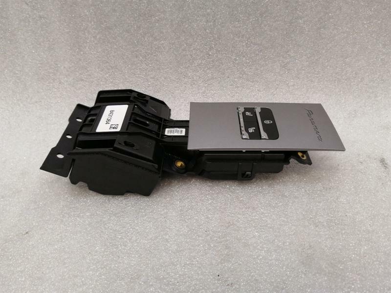 Porsche Panamera Porsche Panamera 970 Switch 97065340503 Switch Seat Heater Rear Seat Heater Body type: Saloon
Fuel: Petrol