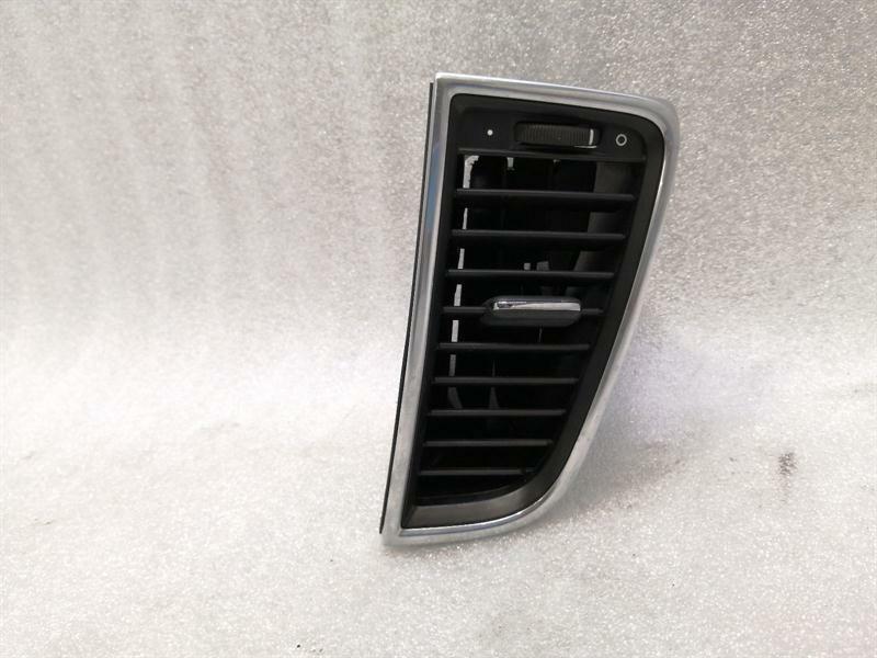 Porsche Panamera Porsche Panamera 970 right air vent 97055214204 ventilation nozzle ventilation grille re Body type: Saloon
Fuel: Petrol