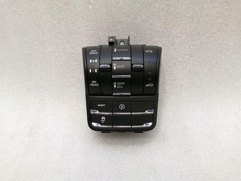 Porsche Cayenne Porsche Cayenne 958 92a Suspension Switch Block 7P5927127GJ Chassis Switch Block Body type: SUV
Fuel: Petrol