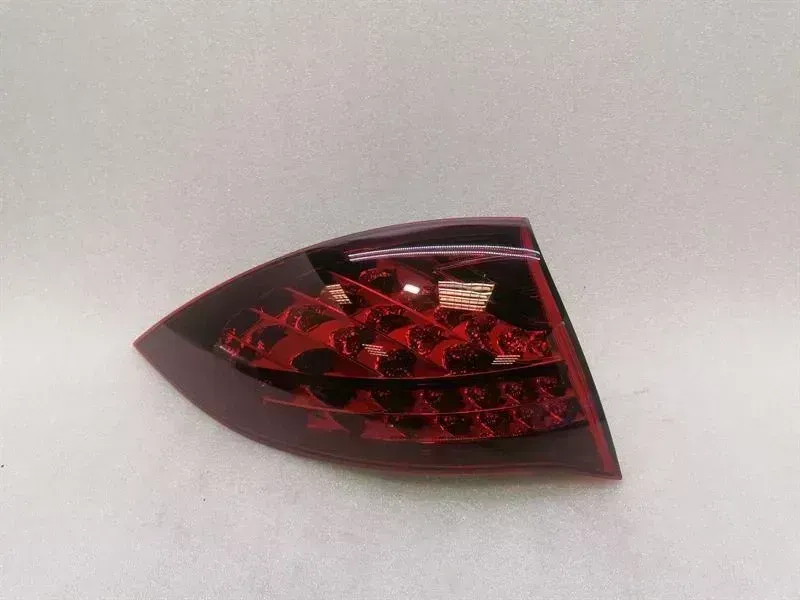 Porsche Cayenne Porsche Cayenne 958 92A left rear light 7P5945095N tail light rear left Body type: SUV
Fuel: Petrol