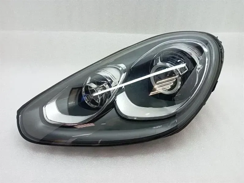 Porsche Cayenne Porsche Cayenne 958 92A MK2 Headlight 7P5941031CR LHD Headlight Left Xenon Body type: SUV
Fuel: Petrol