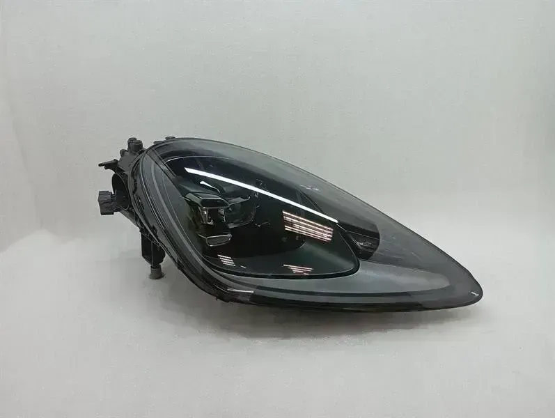 Porsche Cayenne 2023 Porsche Cayenne MK3 9Y Right Headlight 9Y0941034AK Headlight Right LED Body type: SUV
Fuel: Petrol