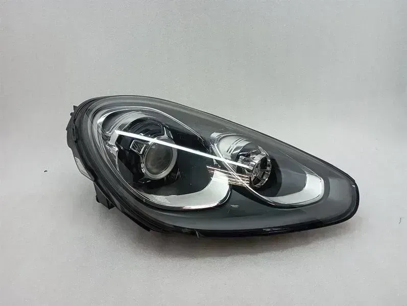 Porsche Cayenne Porsche Cayenne 958 92A MK2 Lift Right Headlight 7P5941032CR Headlight Right Body type: SUV
Fuel: Petrol
