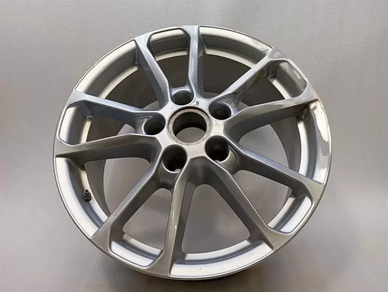 Porsche Cayenne Porsche Cayenne 958 92A Alloy Wheel 7P5601025AB Alloy Wheel 8JX18 ET53 R18 Body type: SUV
Fuel: Petrol
