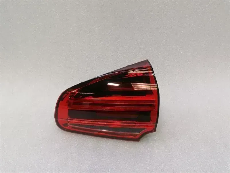 Porsche Cayenne Porsche Cayenne 958 92A right rear light 7P5945308F taillight rear right Body type: SUV
Fuel: Petrol