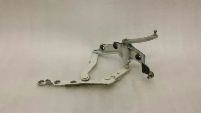 Mercedes CL W216 motora pārsega eņģe RHS A2218800428 pārsega eņģe pa labi