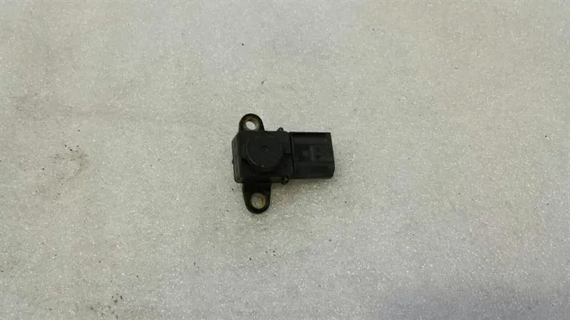 BMW 1 (E81 / E82 / E87 / E88) BMW 1 Series E87 MAP Sensor 7542623 Sensor Differential Pressure Body type: Hatchback
Fuel: Petrol