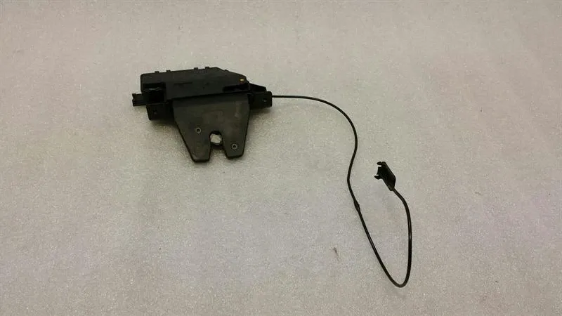 BMW 1 Series E87 Boot Lock 8196401 Tailgate Lock