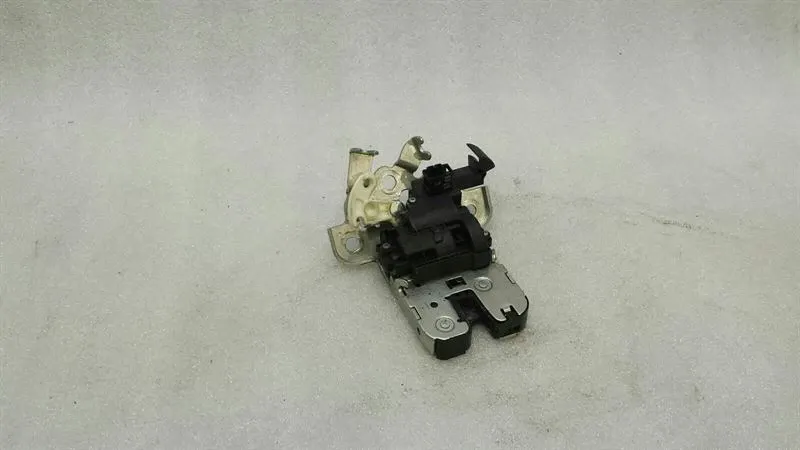 Audi S3 8P boot lock 8K9827505 tailgate lock