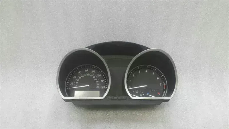 BMW Z4 (E85 / E86) BMW Z4 E85 E86 Instrument Cluster 9115049 Speedometer MPH 2.5i Body type: Convertible
Fuel: Petrol