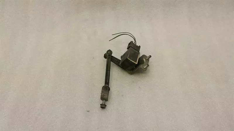 Mercedes-Benz A (W169) Mercedes E Class W211 Xenon Level Sensor A0105427717 Rotary Angle Sensor Body type: Saloon
Fuel: Petrol