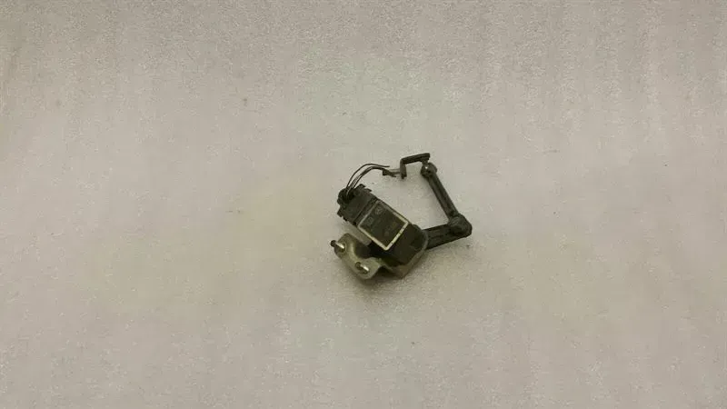 Mercedes-Benz A (W169) Mercedes E Class W211 suspension level sensor A0105427717 level controller Body type: Saloon
Fuel: Petrol