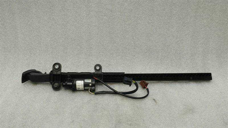 BMW 3 (E90 / E91 / E92 / E93) BMW 3 Series E92 Left Seatbelt Feeder 9165379 Strap Left Coupe