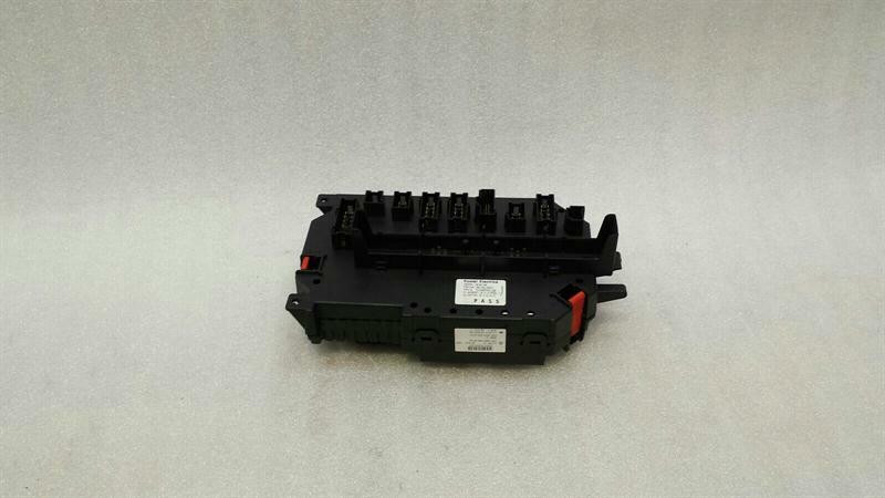 Mercedes-Benz A (W169) Mercedes S-Class W221 Fuse Box A2215402450 Fuse Box SAM Body type: Saloon
Fuel: Petrol