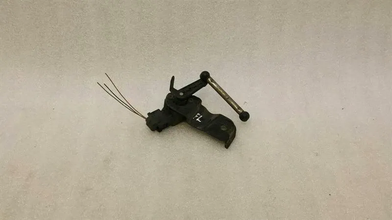 Mercedes S-Class W221 Front Left Xenon Level Sensor A0105427717 Level Sensor