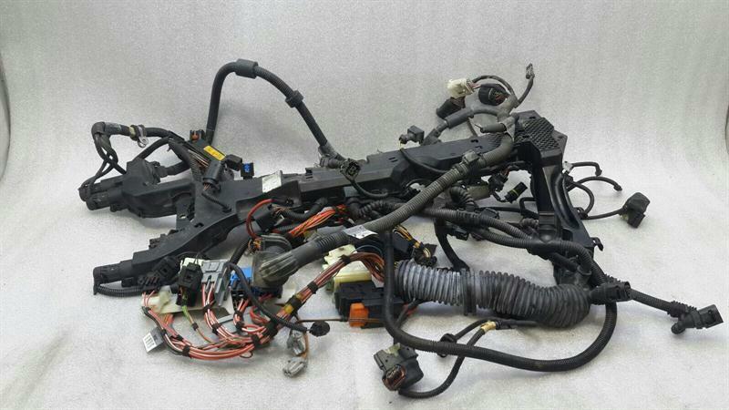BMW 6 (E63 / E64) BMW 6 Series E63 E64 M6 Engine Wiring Loom 7868823 Engine Harness S85 V10 5.0 Body type: Coupe
Fuel: Petrol