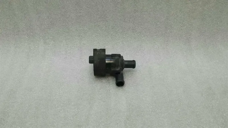 BMW 6 (E63 / E64) BMW 6 Series E63 E64 M6 Additional Cooling Pump 6930550 Coolant Pump Pump Body type: Coupe
Fuel: Petrol