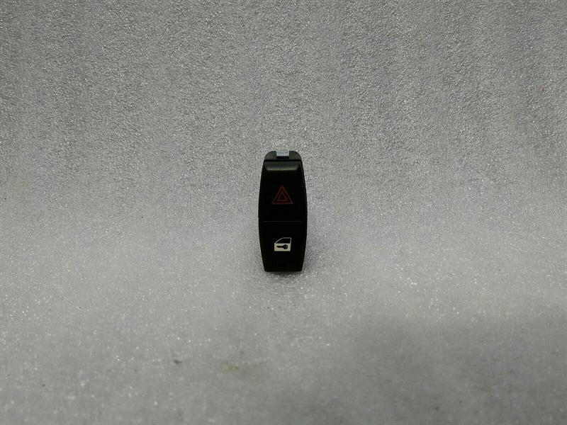 BMW 6 (E63 / E64) BMW 6 Series E63 E64 Hazard Switch 6919506 Warning Indicator Switch Body type: Coupe
Fuel: Petrol