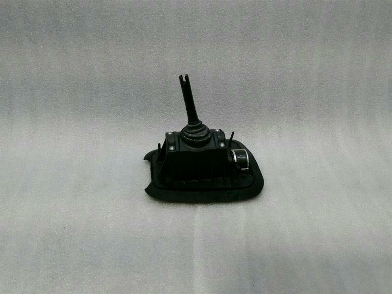 BMW 6 (E63 / E64) BMW 6 Series E63 M6 E60 M5 Gear Selector 2282677 Shifting Backdrop