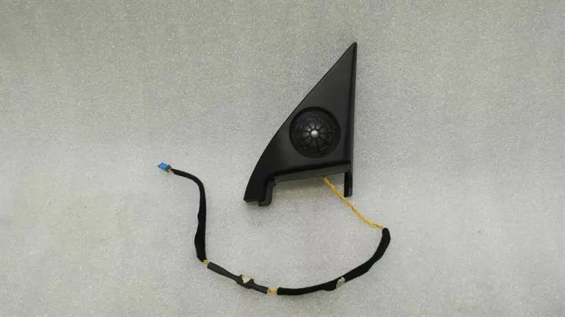 BMW 6 (E63 / E64) BMW 6 Series E63 Right Tweeter 7009706 Speaker Right Logic7 L7 HK