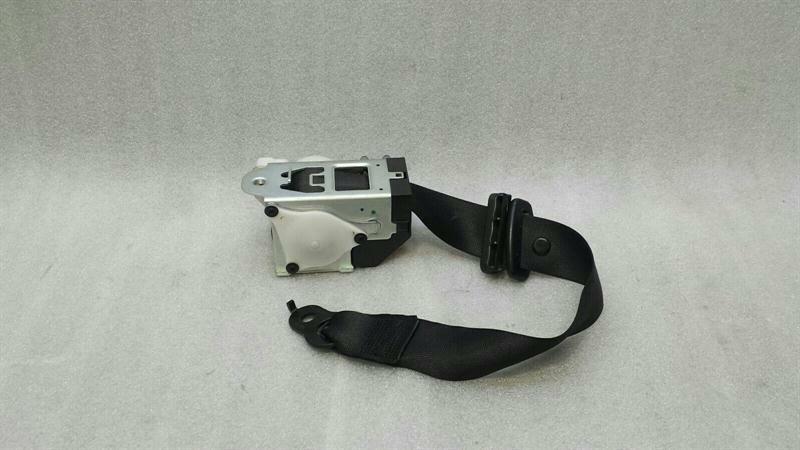 Mercedes-Benz SLK (R171) Mercedes SLK R171 front seat belt A1718600185 seat belt belt front left Body type: Convertible
Fuel: Petrol