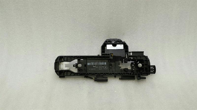 Mercedes-Benz A (W176) Mercedes E Class W212 Rear Right Handle Carrier A2047602434 Interior Door Handle Body type: Saloon
Fuel: Petrol