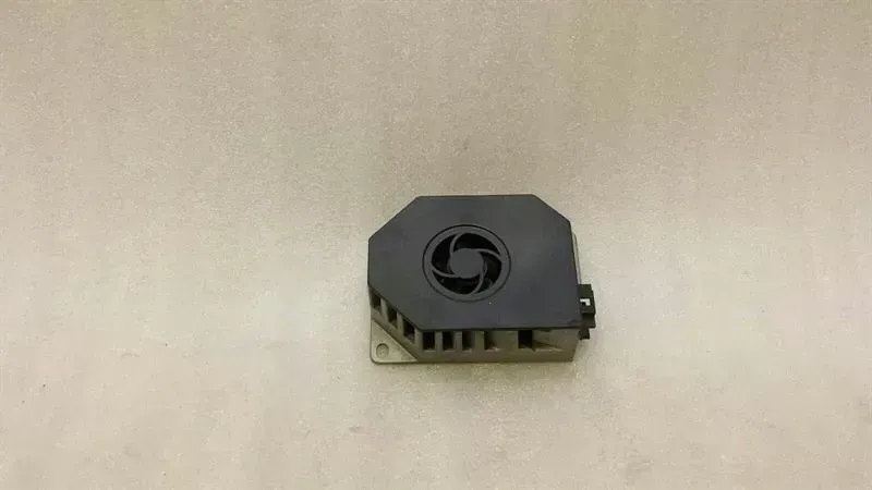 Mercedes-Benz A (W176) Mercedes E Class W212 Amplifier A2118705189 Amplifier Logic7 HK Body type: Saloon
Fuel: Petrol