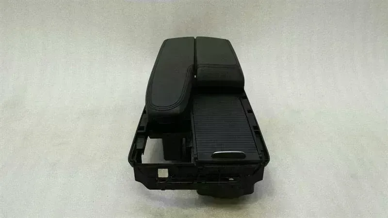 Mercedes-Benz A (W176) Mercedes E Class W212 E63 AMG armrest A2126800439 centre armrest armrest RHD Body type: Saloon
Fuel: Petrol
