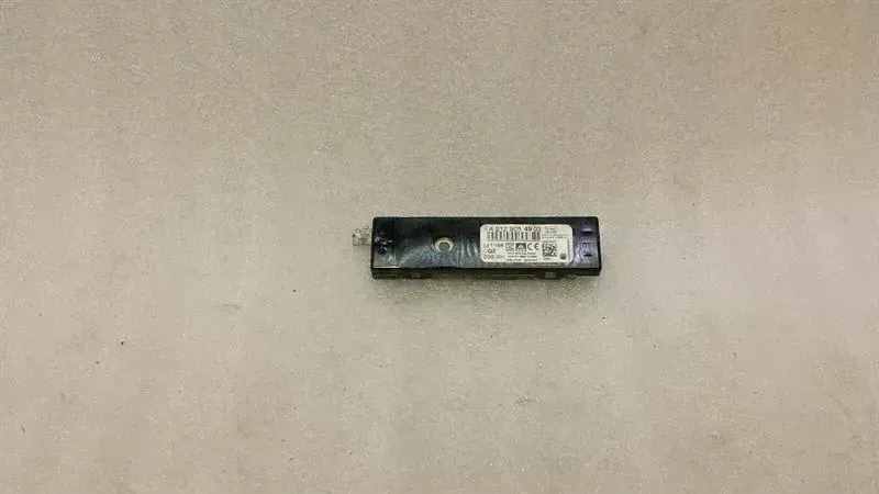Mercedes-Benz A (W176) Mercedes E Class W212 Aerial / Antenna A2129054903 Antenna Booster Body type: Saloon
Fuel: Petrol