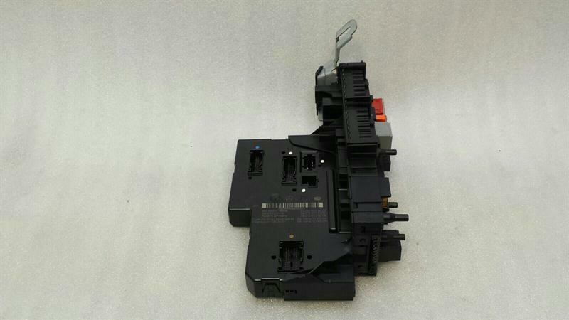 Mercedes-Benz A (W176) Mercedes E Class W212 Fuse Box A2129009622 Fuse Box SAM Unit Body type: Saloon
Fuel: Petrol