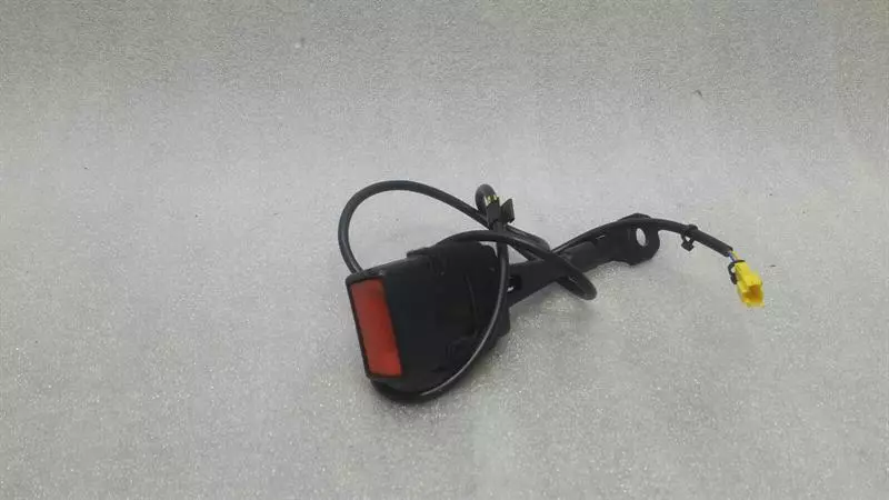 Mercedes-Benz CLS (C219) Mercedes CLS W219 front left belt buckle A2118602169 belt buckle front left Body type: Saloon
Fuel: Petrol