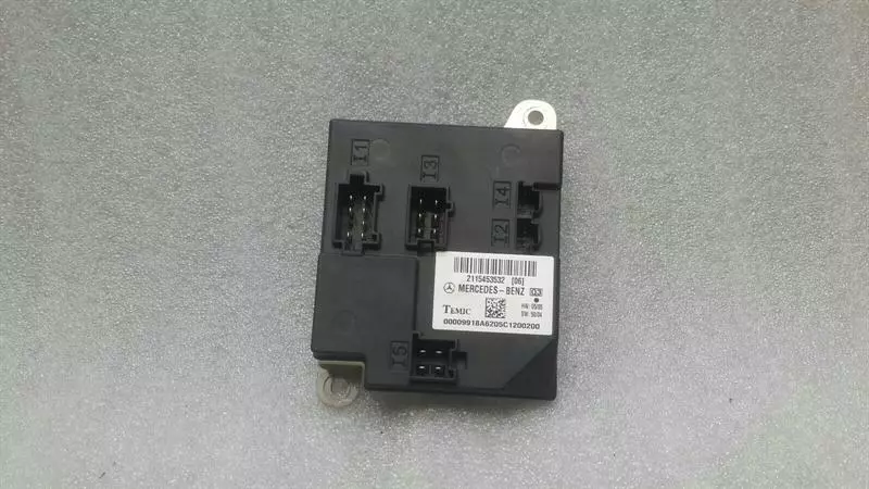 Mercedes-Benz CLS (C219) Mercedes CLS W219 electronic module A2115453532 control unit SAM Body type: Saloon
Fuel: Petrol
