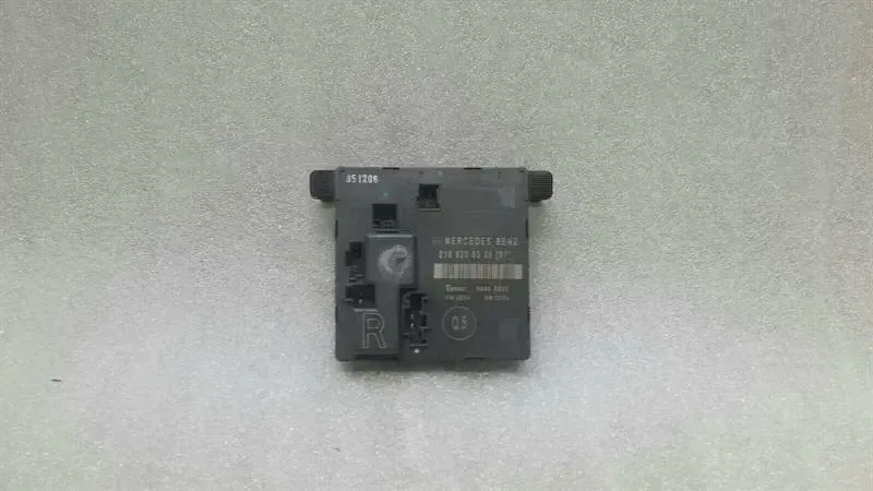 Mercedes-Benz CLS (C219) Mercedes CLS W219 RRH door module A2198200326 door control unit rear right. Body type: Saloon
Fuel: Petrol