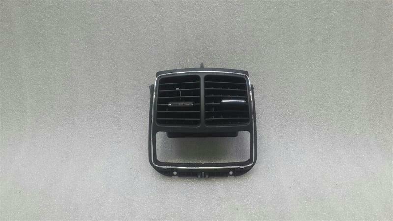 Mercedes-Benz CLS (C219) Mercedes CLS W219 Rear Air Vent A2118302254 Ventilation Nozzle Vent Body type: Saloon
Fuel: Petrol