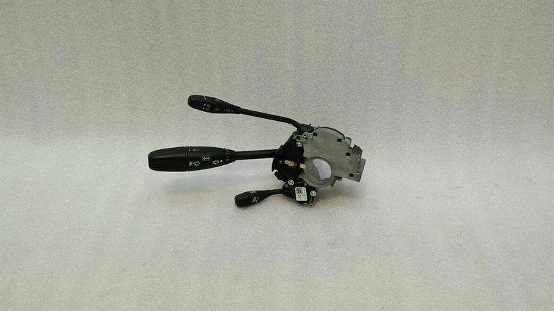 Mercedes-Benz CLS (C219) Mercedes CLS W219 wiper stalks A1715402445 indicator switch steering column switch Body type: Saloon
Fuel: Diesel