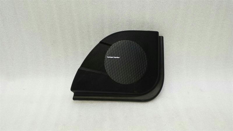 Mercedes-Benz CLS (C219) Mercedes CLS W219 Front Left Speaker Cover Speaker Cover Front Left HK Body type: Saloon
Fuel: Diesel