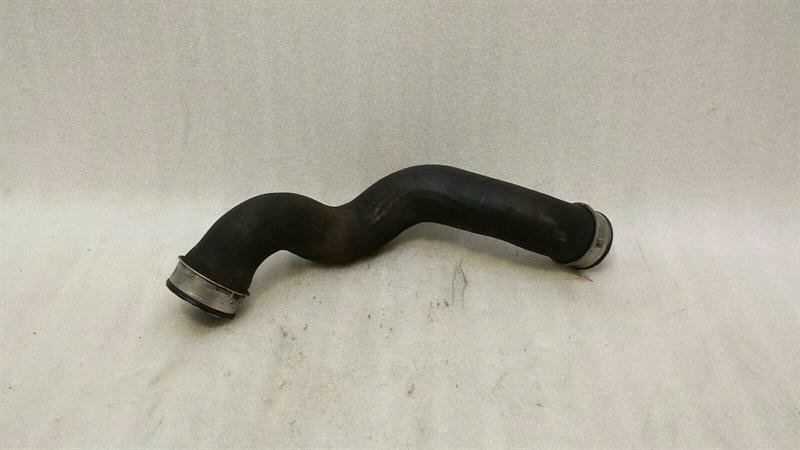 Mercedes-Benz CLS (C219) Mercedes CLS W219 intercooler pipe A2115282482 pressure pipe charge air pipe OM642 Body type: Saloon
Fuel: Diesel