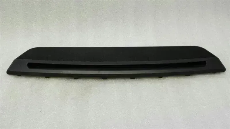 Mercedes-Benz A (W176) Mercedes E Class W212 Stop Light Cover A2126830130 Brake Light Trim Body type: Saloon
Fuel: Petrol