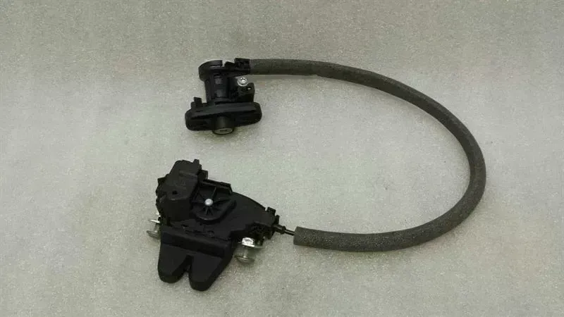 Mercedes-Benz A (W176) Mercedes E Class W212 boat lock A20437500185 tailgate lock Body type: Saloon
Fuel: Petrol